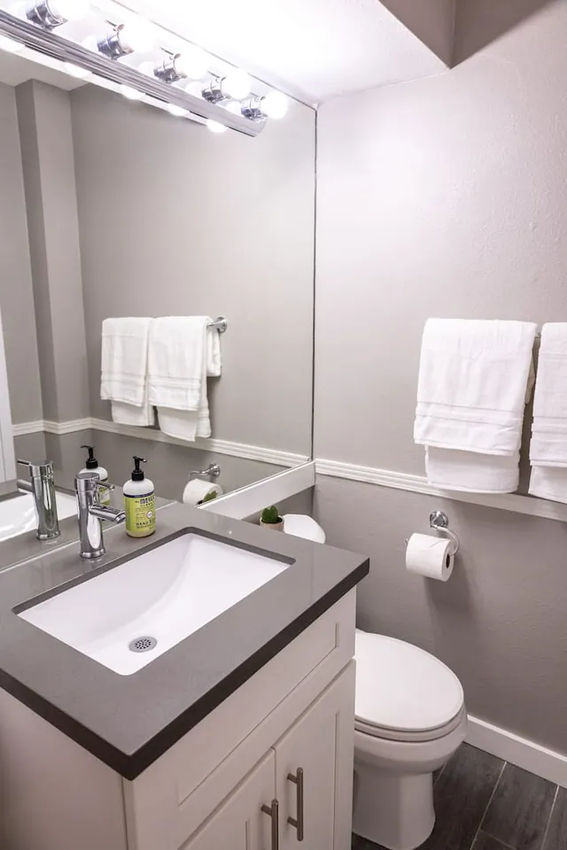 Bathroom vanity