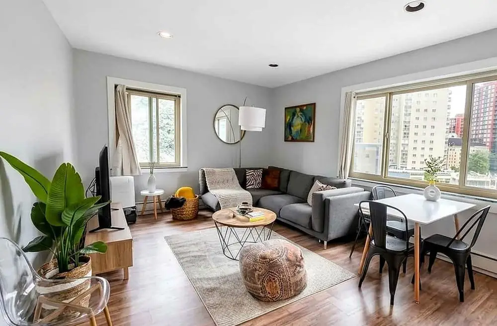 Top-Floor 2BR with Skyline View